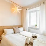 Tranquil Haven: Old Town Proximity