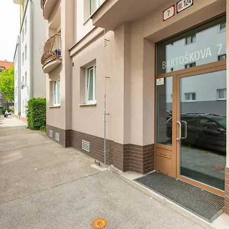 Tranquil Haven: Old Town Proximity Bratislava