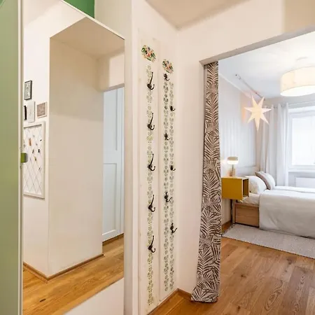 Tranquil Haven: Old Town Proximity *