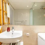 Tranquil Haven: Old Town Proximity דירה ברטיסלאבה