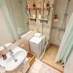 Tranquil Haven: Old Town Proximity דירה *